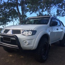 Mitsubishi Triton ML/MN 50″ Curved Windscreen Mount