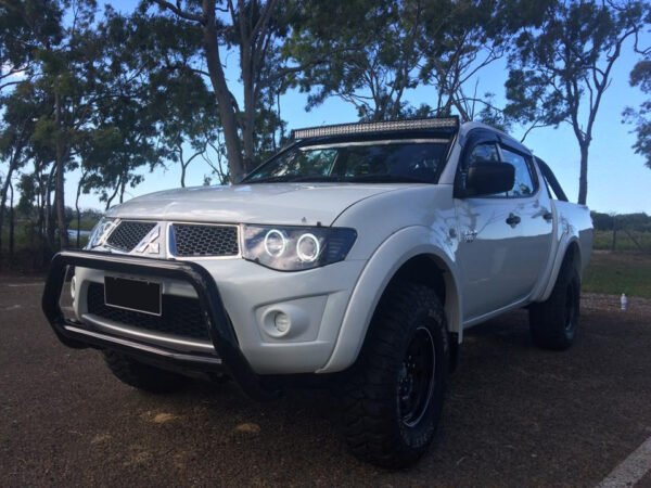 Mitsubishi Triton ML/MN 50″ Curved Windscreen Mount