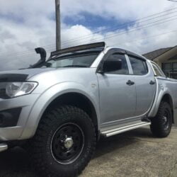 Mitsubishi Triton ML/MN 50″ Curved Windscreen Mount