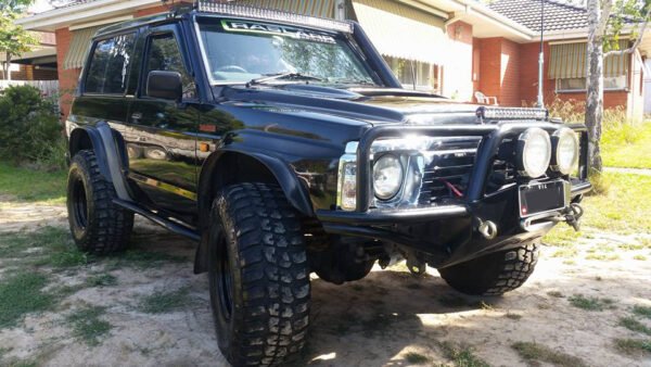 Nissan GQ Patrol – 50″ Curved Windscreen Mounting Brackets