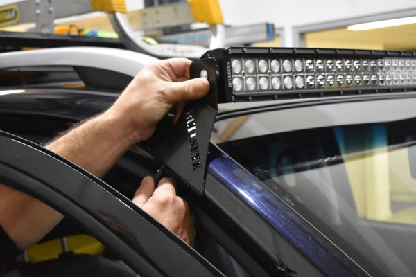 Nissan Navara NP300 / D23 (2014 - Present) – 50″ Curved Windscreen Mounting Bracket