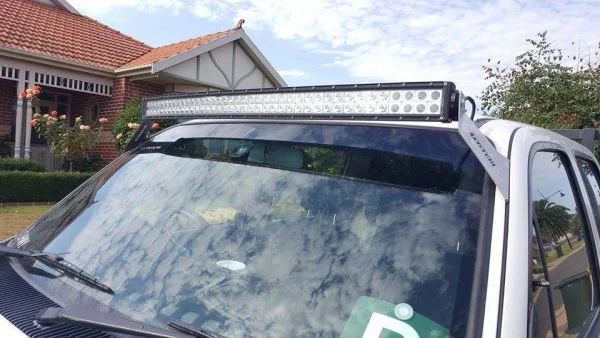 Toyota Hi-Lux LN167 (1997 ~ 2004) - 42" Curved Windscreen Mounting Brackets
