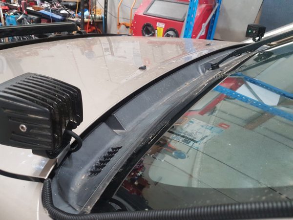 Toyota Hilux N70 Cowl Mounting Brackets - Image 2