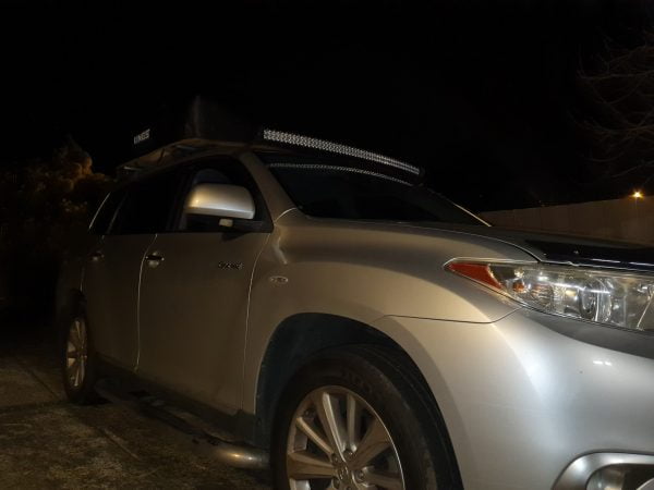 Toyota Kluger 2007 - 50" Curved Windscreen Mount - Image 2