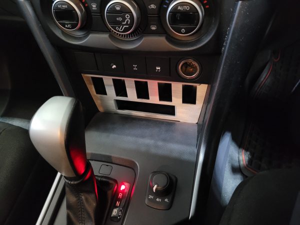 BT50 LOWER DASH SWITCH PANEL WITH UHF image 05