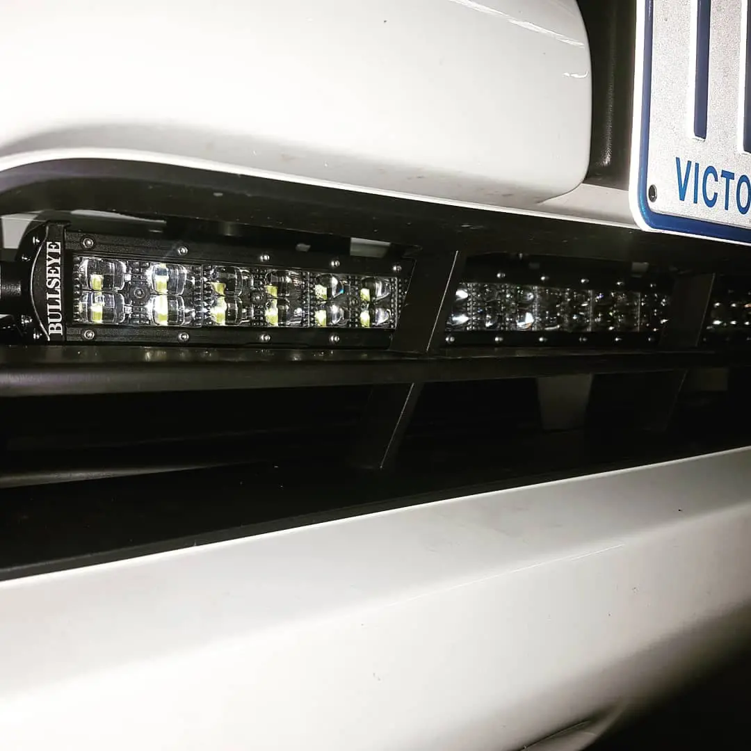 Nissan NP300 - Lower Grill Mount + 26” Curved Slimline Light Bar - Image 11