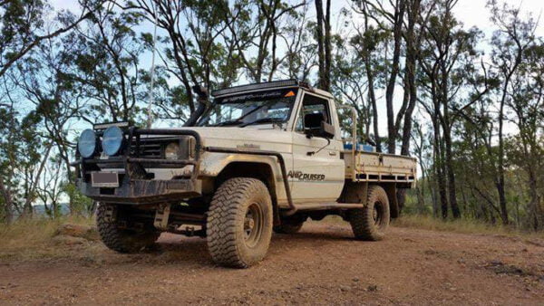 Toyota Landcruiser 75 Series 1985 ~ 2002 – 50″ Curved Windscreen Mount