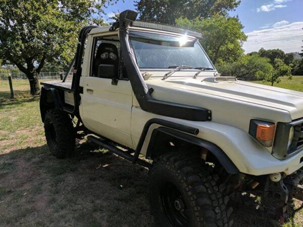 Toyota Landcruiser 75 Series 1985 ~ 2002 – 50″ Curved Windscreen Mount