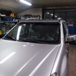 Isuzu MU-X - 50" Curved Windscreen Mount