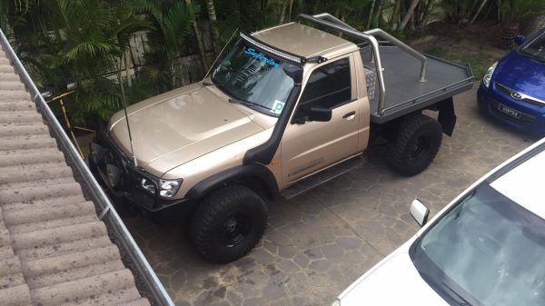 Nissan Patrol GU Y61 x Toyota Landcruiser 80 Series - 50 Curved Windscreen Mounting Brackets
